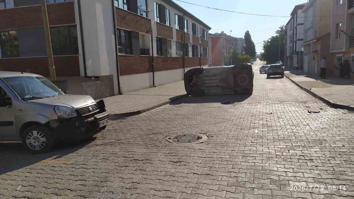 Eskişehir\'de Trafik Kazası: 3 Yaralı