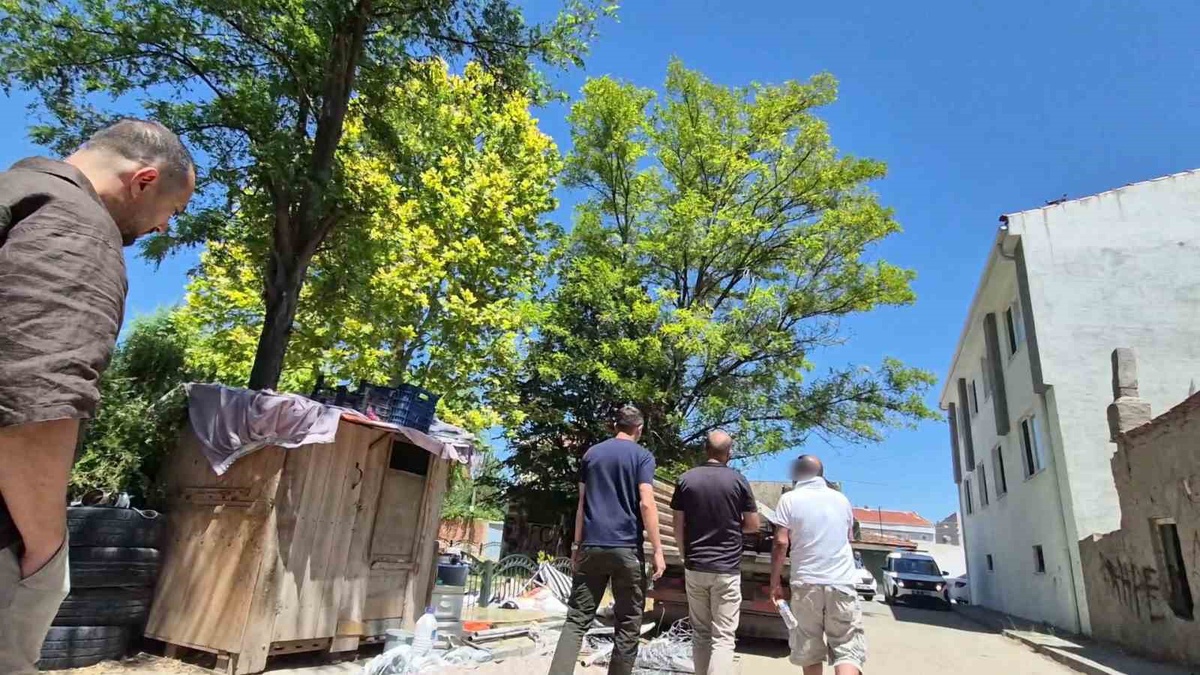 Eskişehir\'de Şüpheli Demir Parçaları