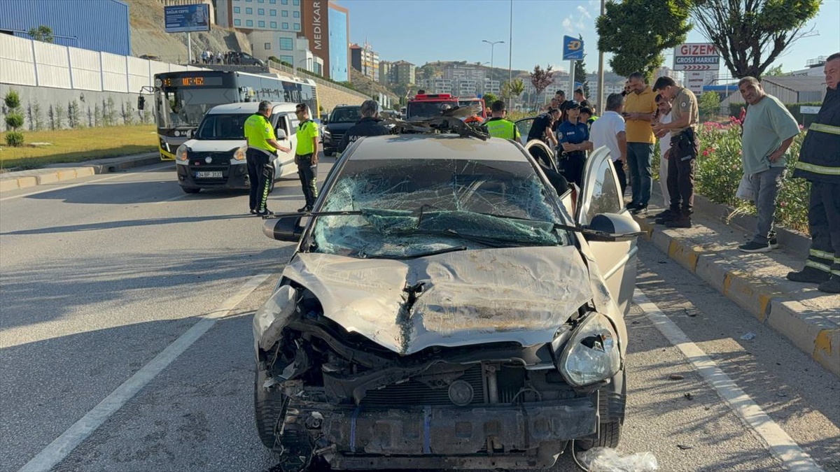 Karabük\'te zincirleme trafik kazasında 1\'i ağır 2 kişi yaralandı