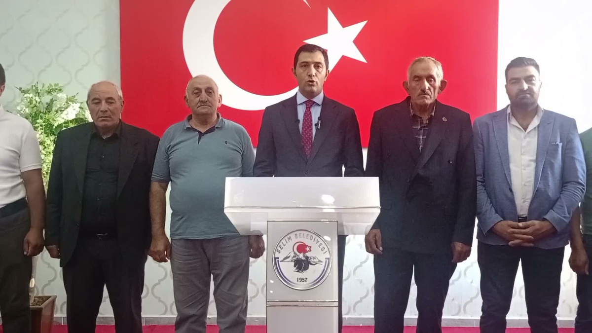 Kars’ın Selim Belediye Başkanı Barış Koç ve belediye meclis üyeleri CHP’den istifa etti