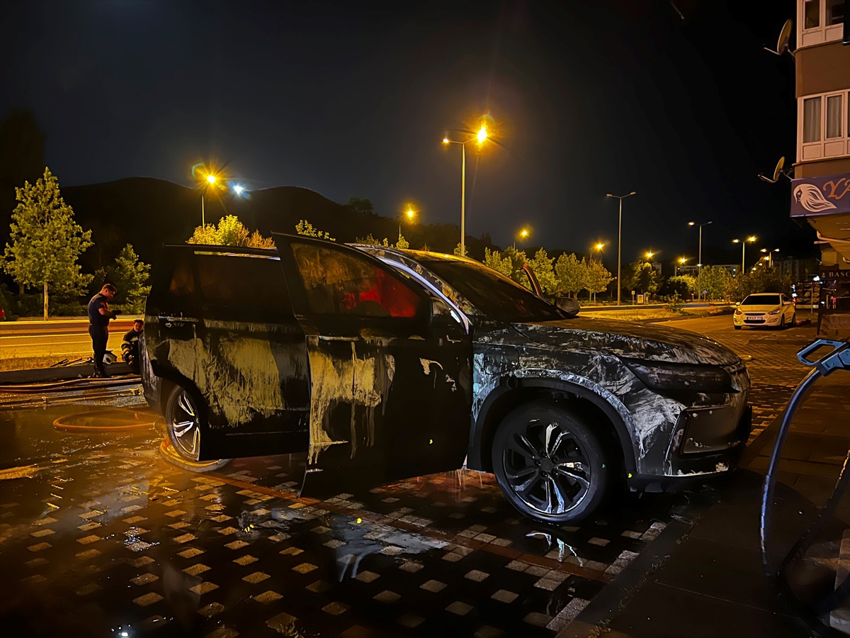 Kayseri\'de şarj istasyonunda elektrikli otomobil yandı