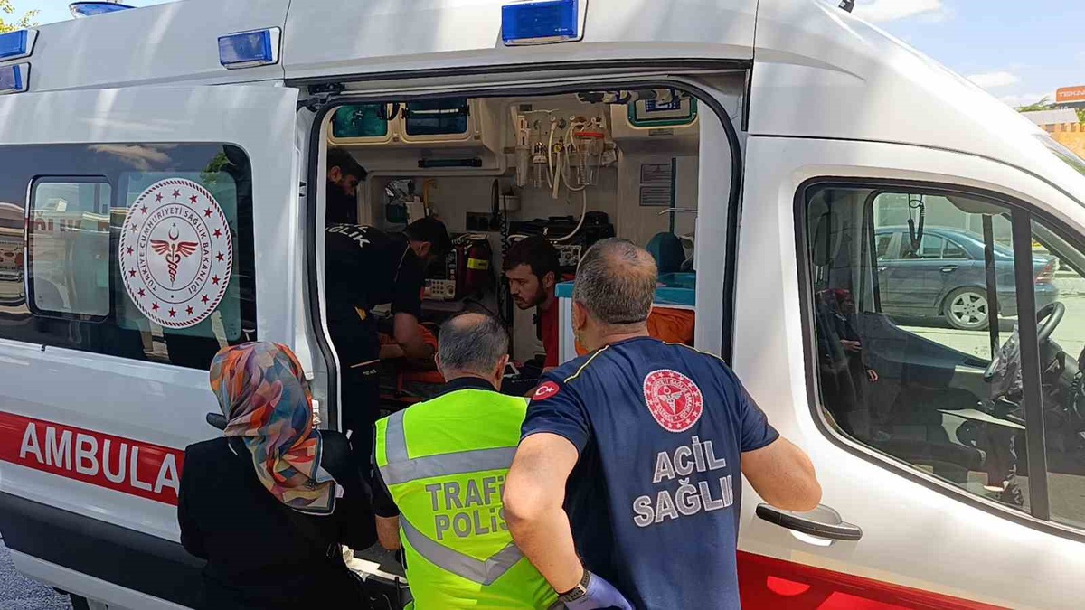 Kırşehir\'de Yaya Otomobilin Çarpmasıyla Yaralandı