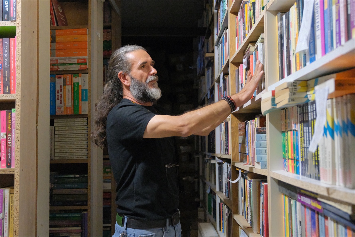 Kitap Aşkını Mesleğe Dönüştürdü