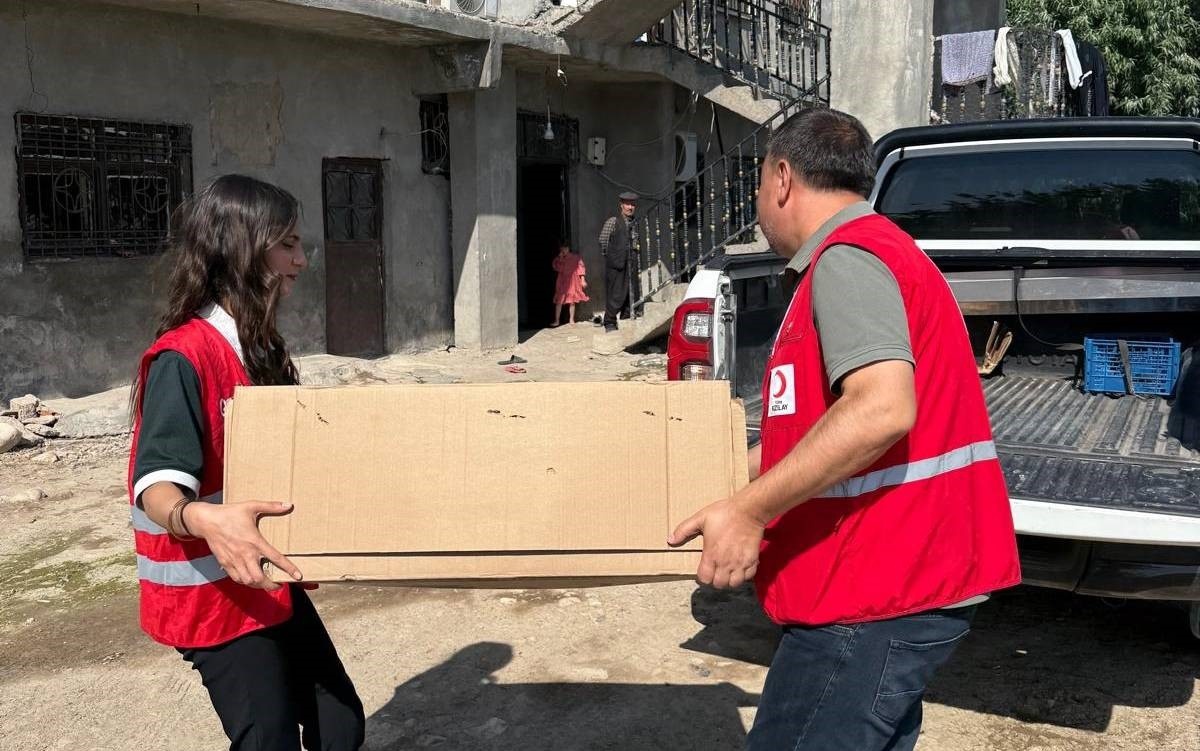 Kızılay\'dan Cam Kemik Hastası Kardeşlere Tekerlekli Sandalyeler