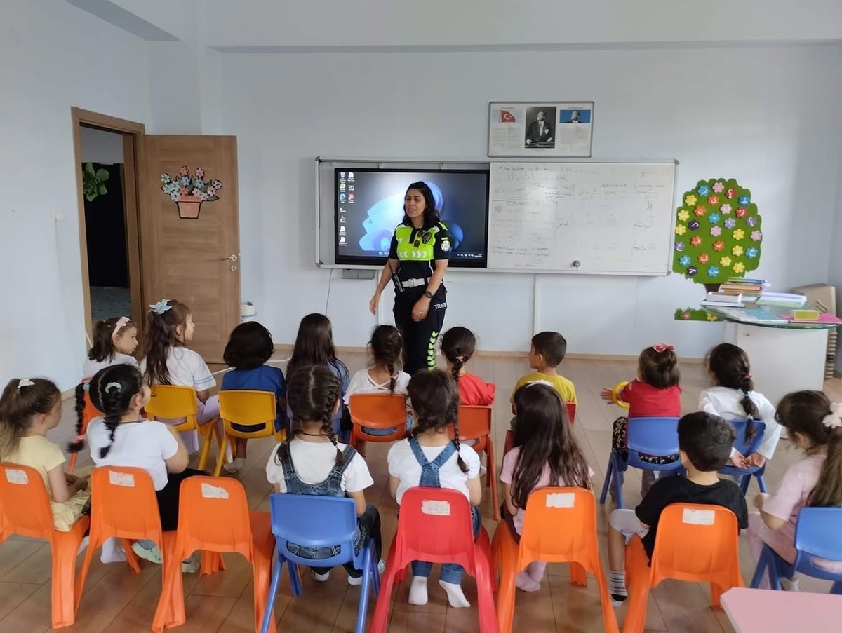 Kur\'an Kursu Öğrencilerine Trafik Eğitimi