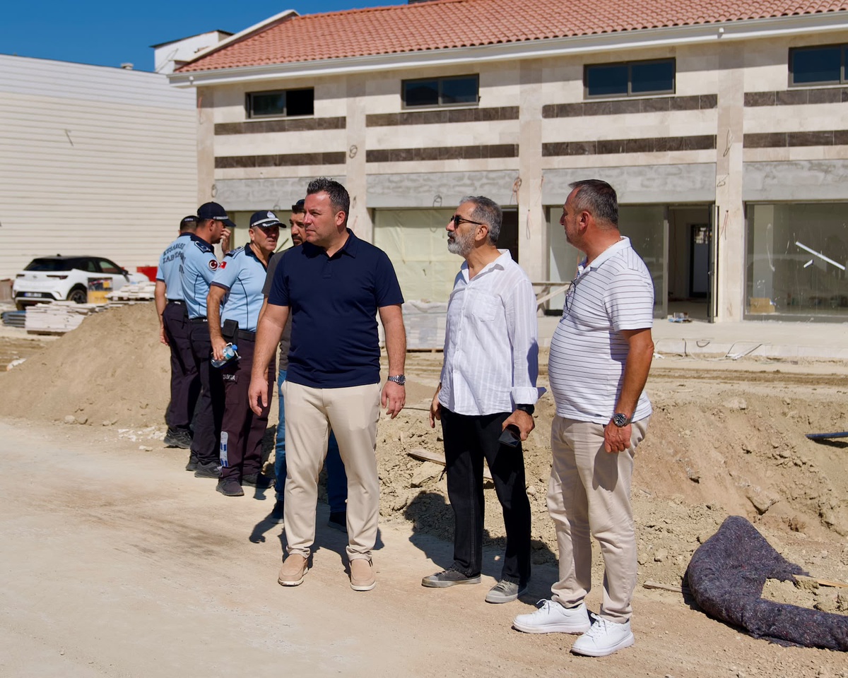 Kuşadası Lütfi Suyolcu Kent Meydanı projesinin yüzde 95\'i tamamlandı