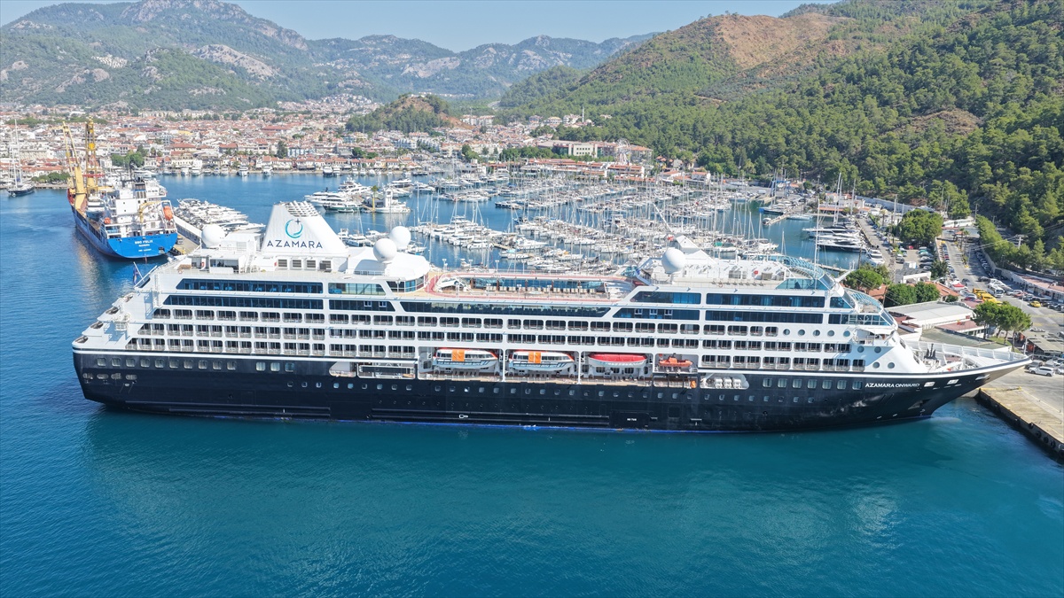 Azamara Onward Kruvaziyeri Marmaris\'e Geldi