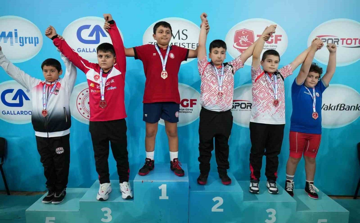 Manisalı Güreşçilerden Büyük Başarı