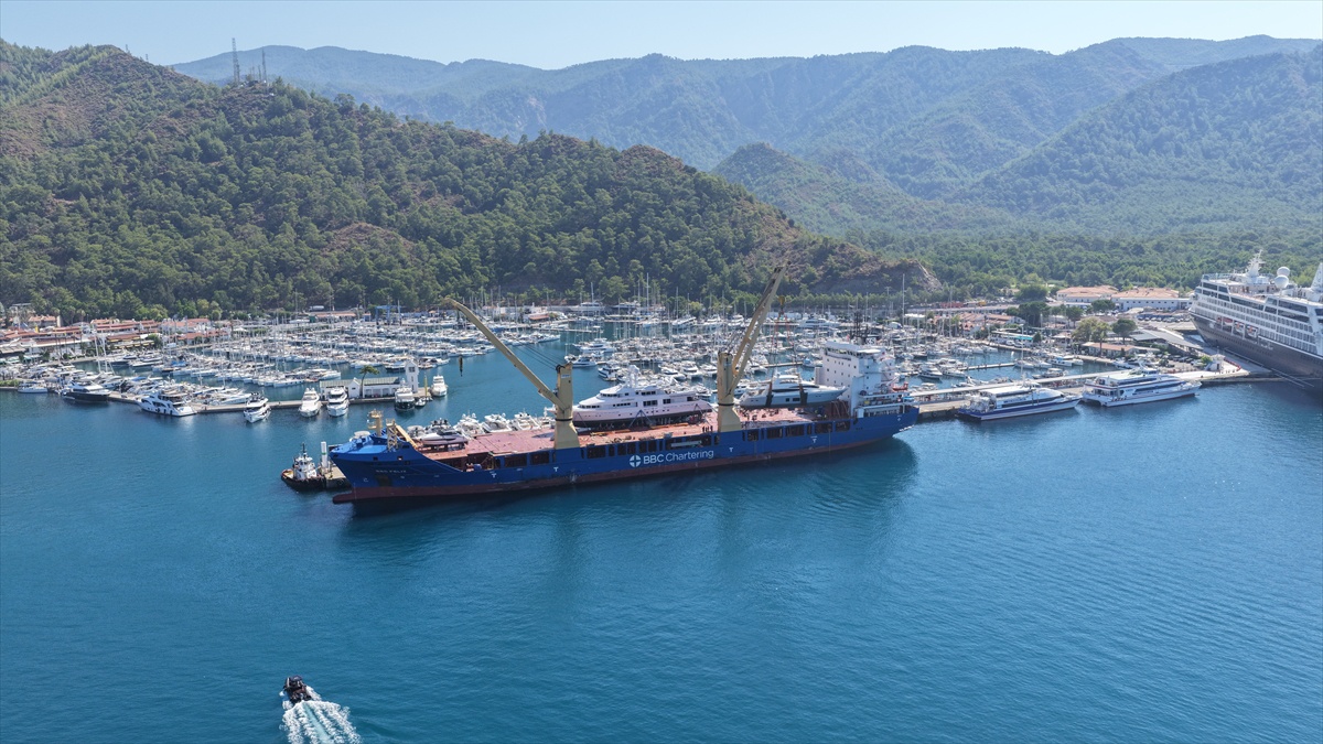 Marmaris\'e 5 Lüks Motor Yat Getirildi