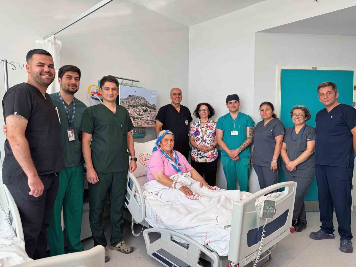 Muğla\'da İlk ECIRS Yöntemi ile Böbrek Taşı Tedavisi