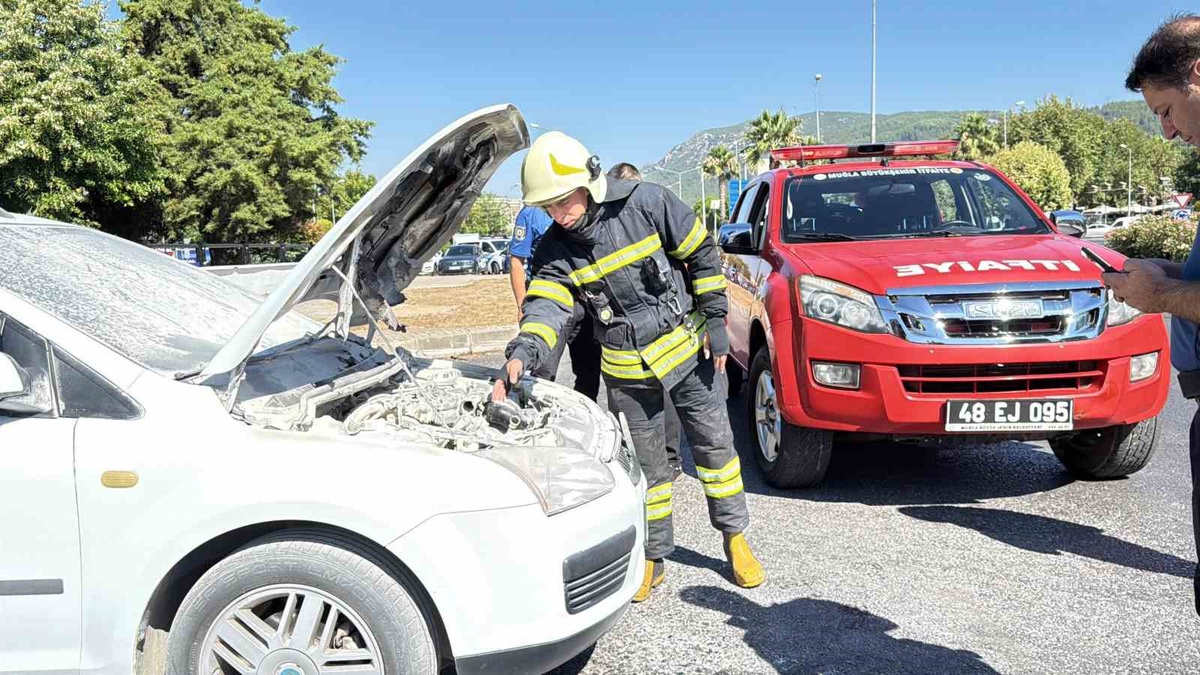Menteşe’de seyir halindeki araçta yangın