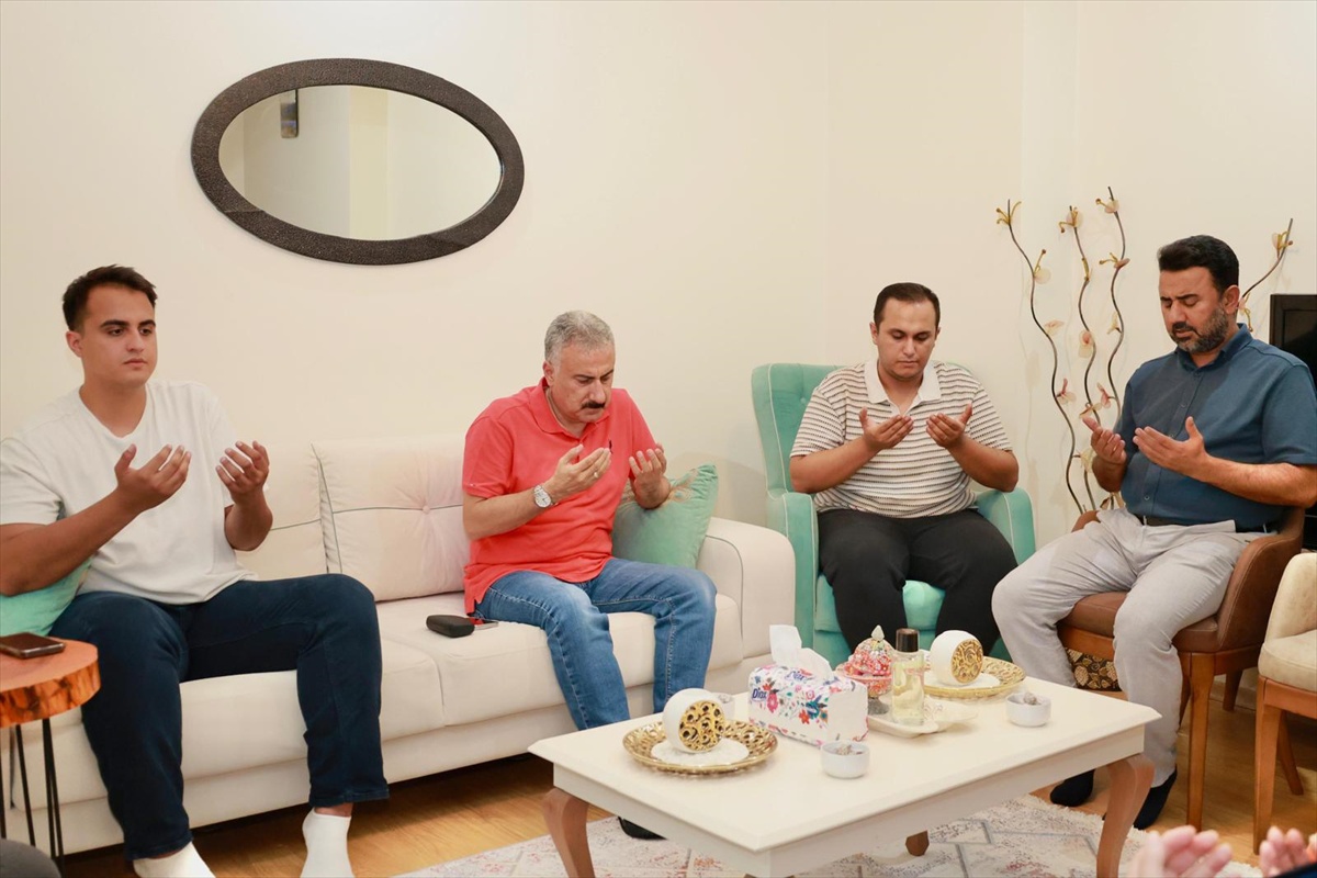 Mersin İl Emniyet Müdürü Fahri Aktaş\'tan şehit polis memurunun ailesine ziyaret