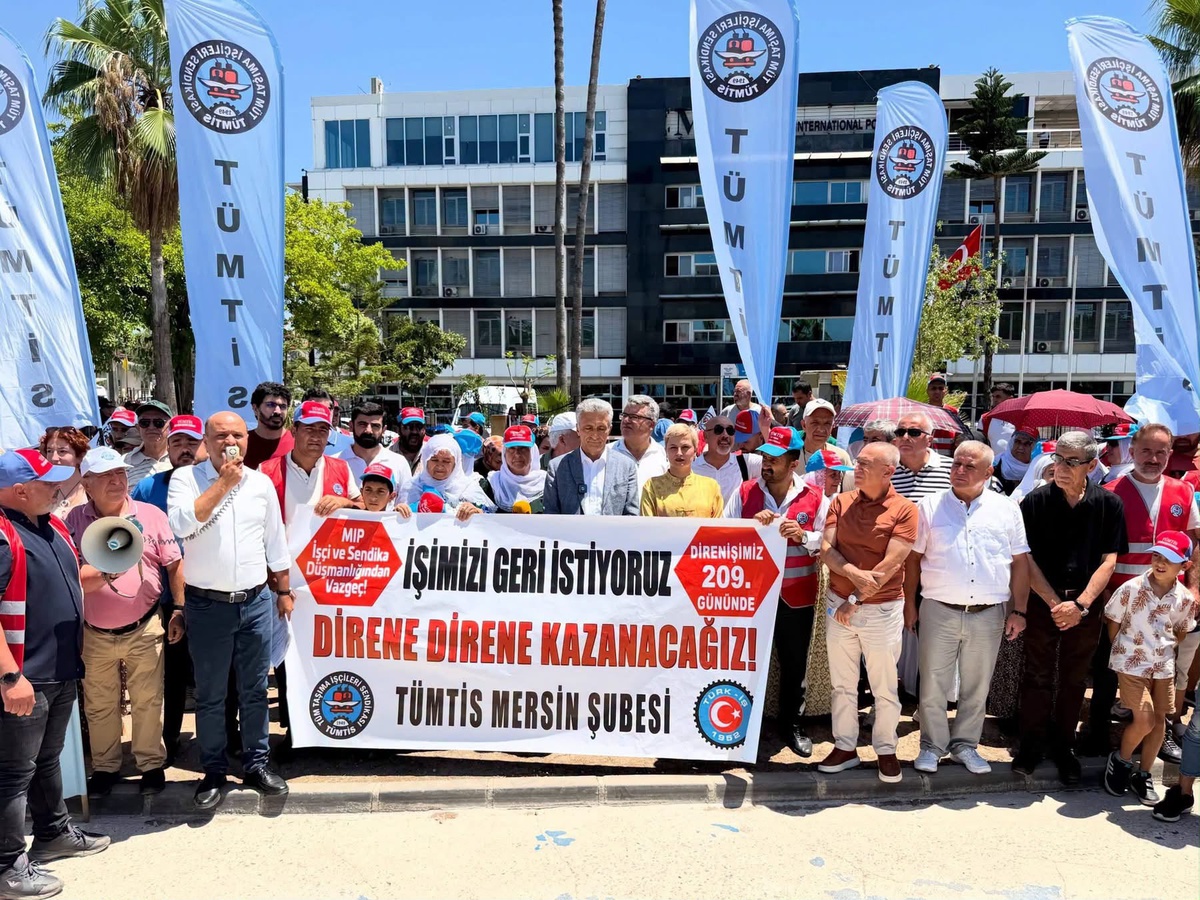 Mersin Limanı\'nda Sendikal Eylem 210. Gününde