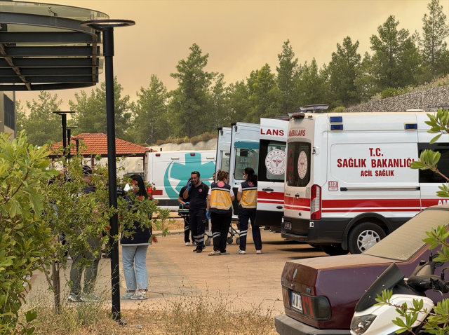 Muğla'da orman yangını! Devlet hastanesi boşaltılıyor, iki ili birbirine bağlayan yol kapatıldı