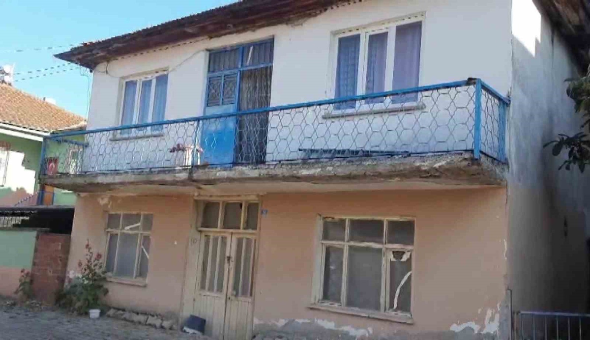 90 Yaşındaki Anne Evsiz Kalmaktan Korkuyor
