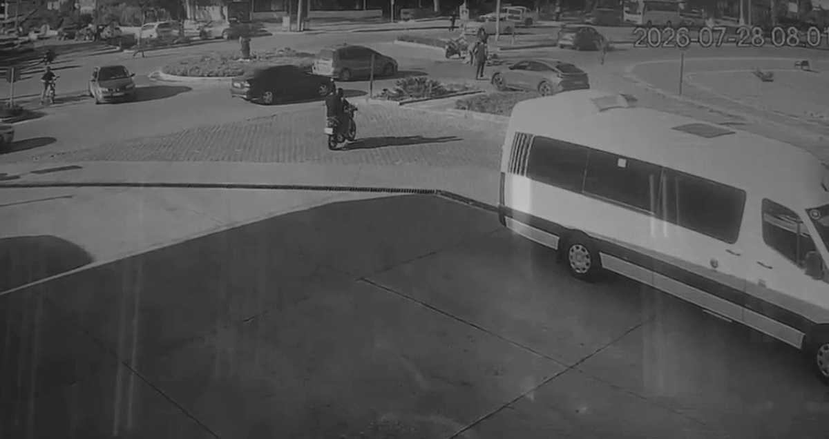 Manavgat\'ta Bisikletli Anne-Kız Trafik Kazası