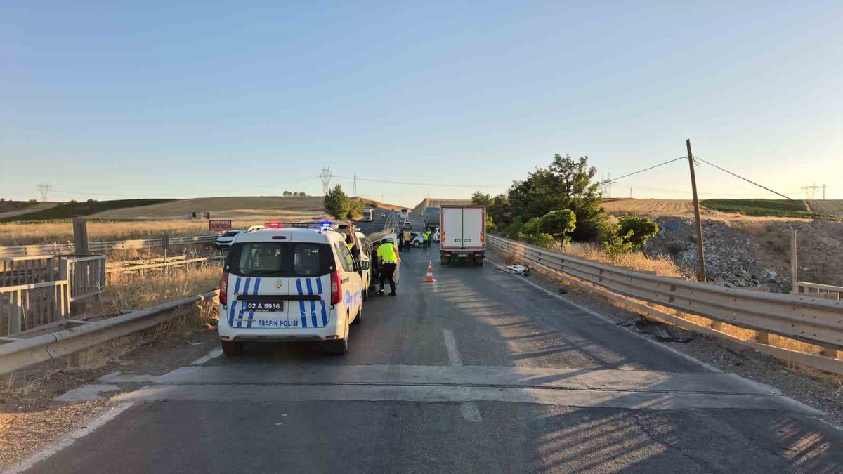 Adıyaman\'da Trafik Kazası: 3 Yaralı