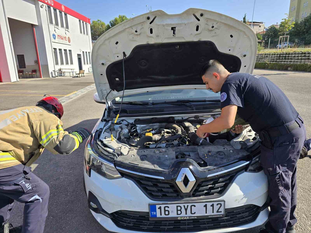 Otomobilin motorunda ilçe ilçe gezdi