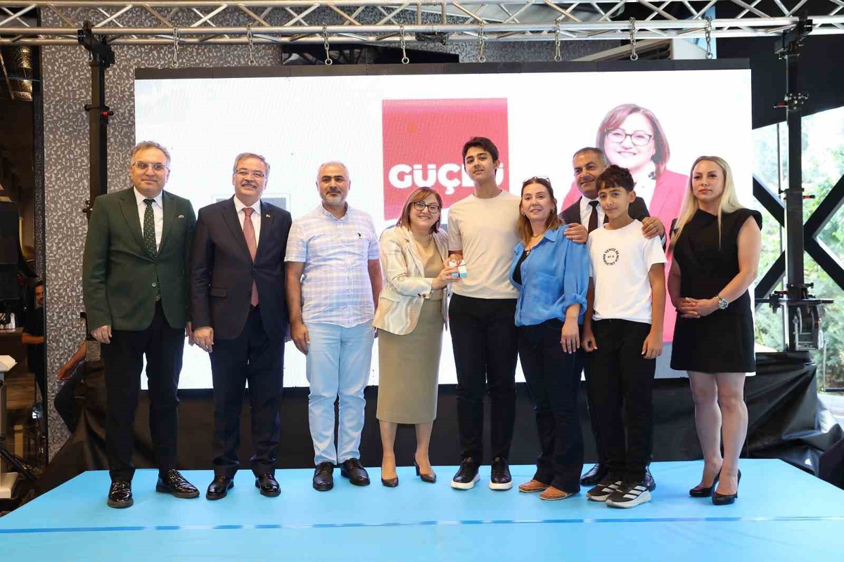 Şahin, Gazi Şehrin 2026 YKS ve LGS şampiyonlarıyla buluştu