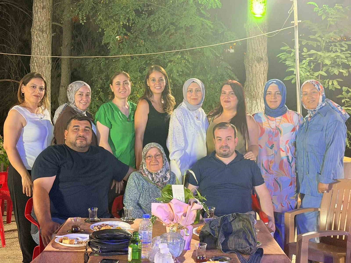 28 Yıl Aradan Sonra Okul Arkadaşları Buluştu