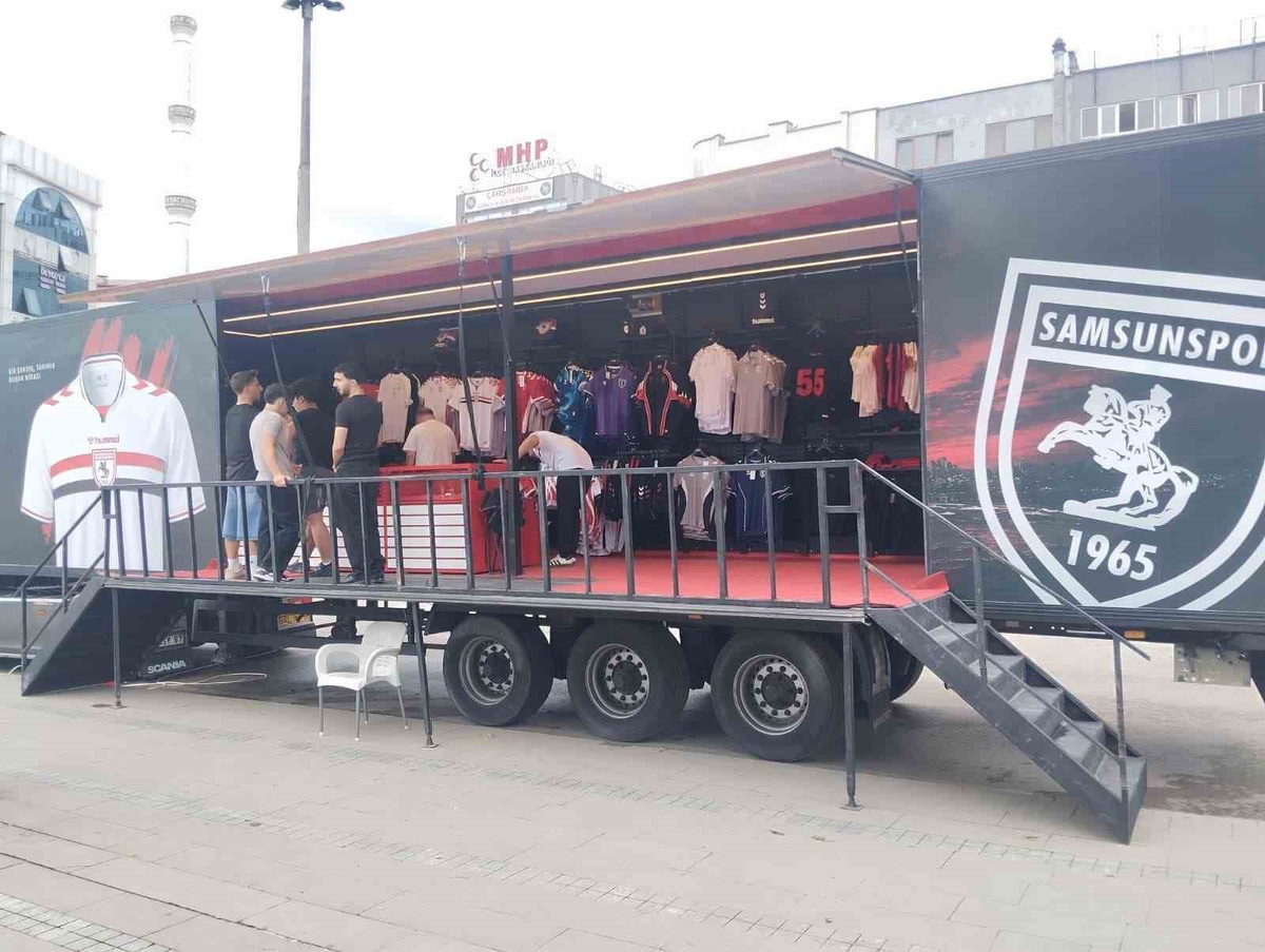 Samsunspor Tırı Çarşamba\'da Taraftarlarla Buluştu
