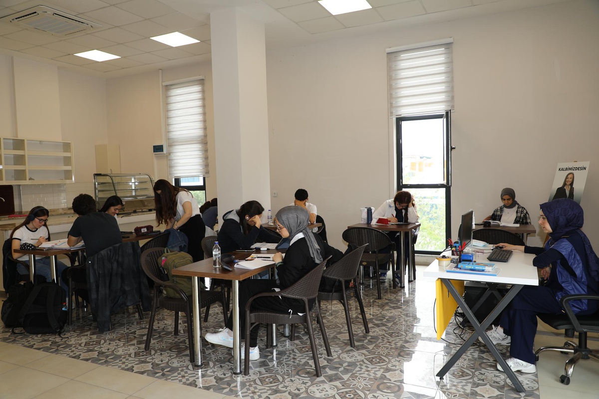 Şehzadeler Belediyesi’nden YKS adaylarına eğitim ve koçluk desteği