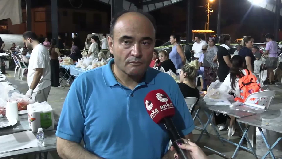 Seydikemer Belediye Başkanı Akdenizli: Yerleşim yerlerine çok yakın alanlar şu anda yanıyor