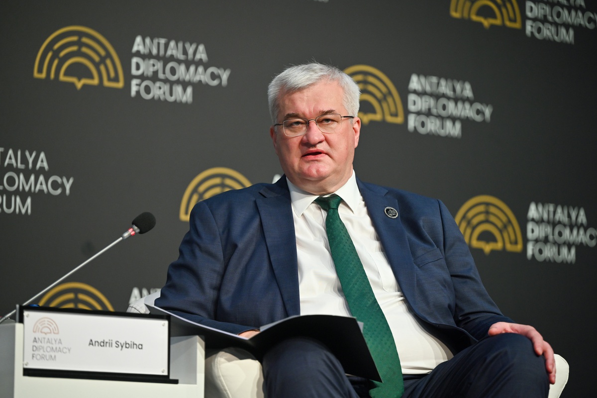 Ukrayna ve İran Dışişleri Bakanları Görüştü