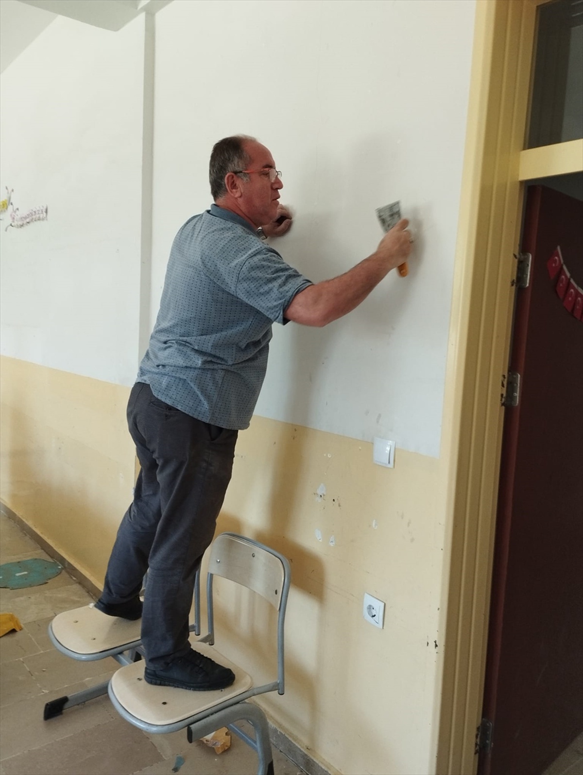 Ulaş İlkokulu\'nda Gönüllü Boyama Faaliyeti