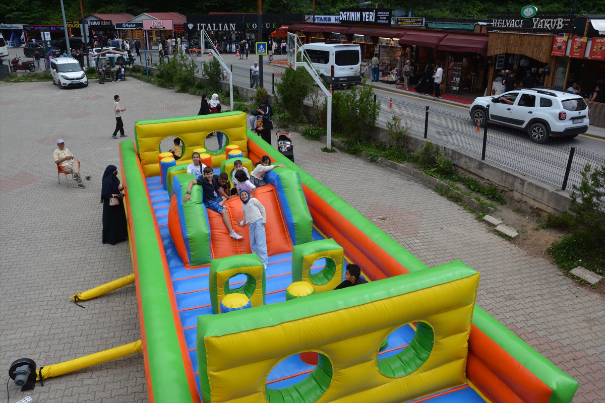 Uzungöl\'de ücretsiz çocuk oyun parkı hizmete açıldı