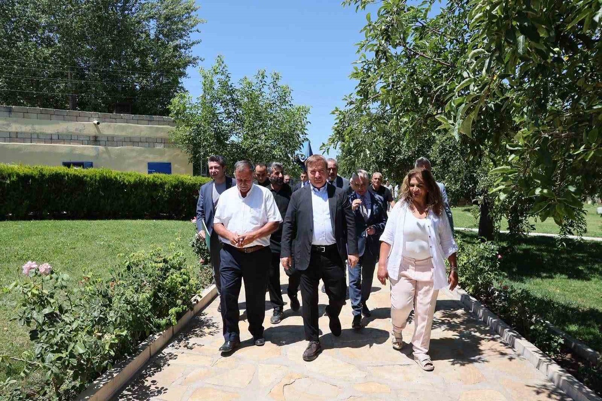 Vali Aydoğdu Çatalören Köyü\'nü Ziyaret Etti