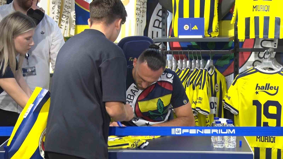 Muriqi, Fenerium\'da Taraftarlarıyla Buluştu