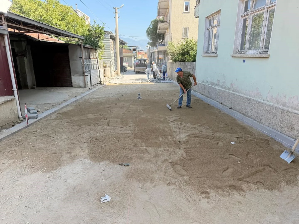 Yenipazar’da eskiyen yollar modern görünüme kavuşuyor