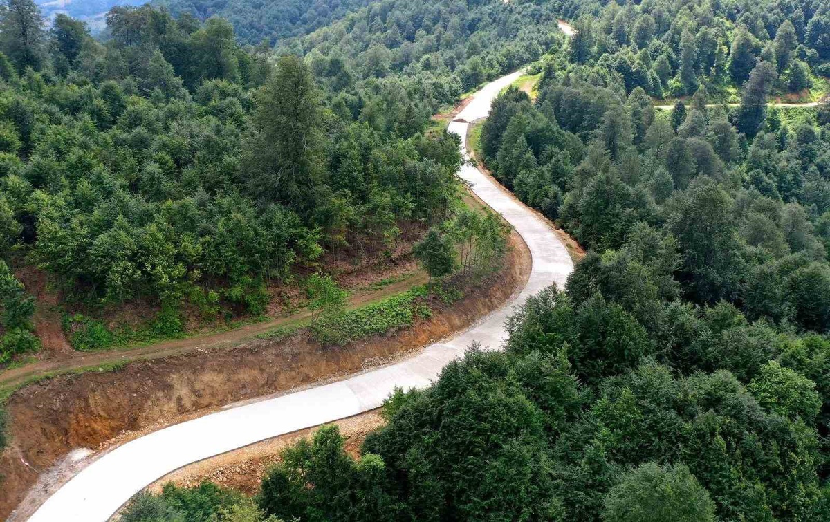 Yeşil Yol’da beton yol çalışmaları sürüyor
