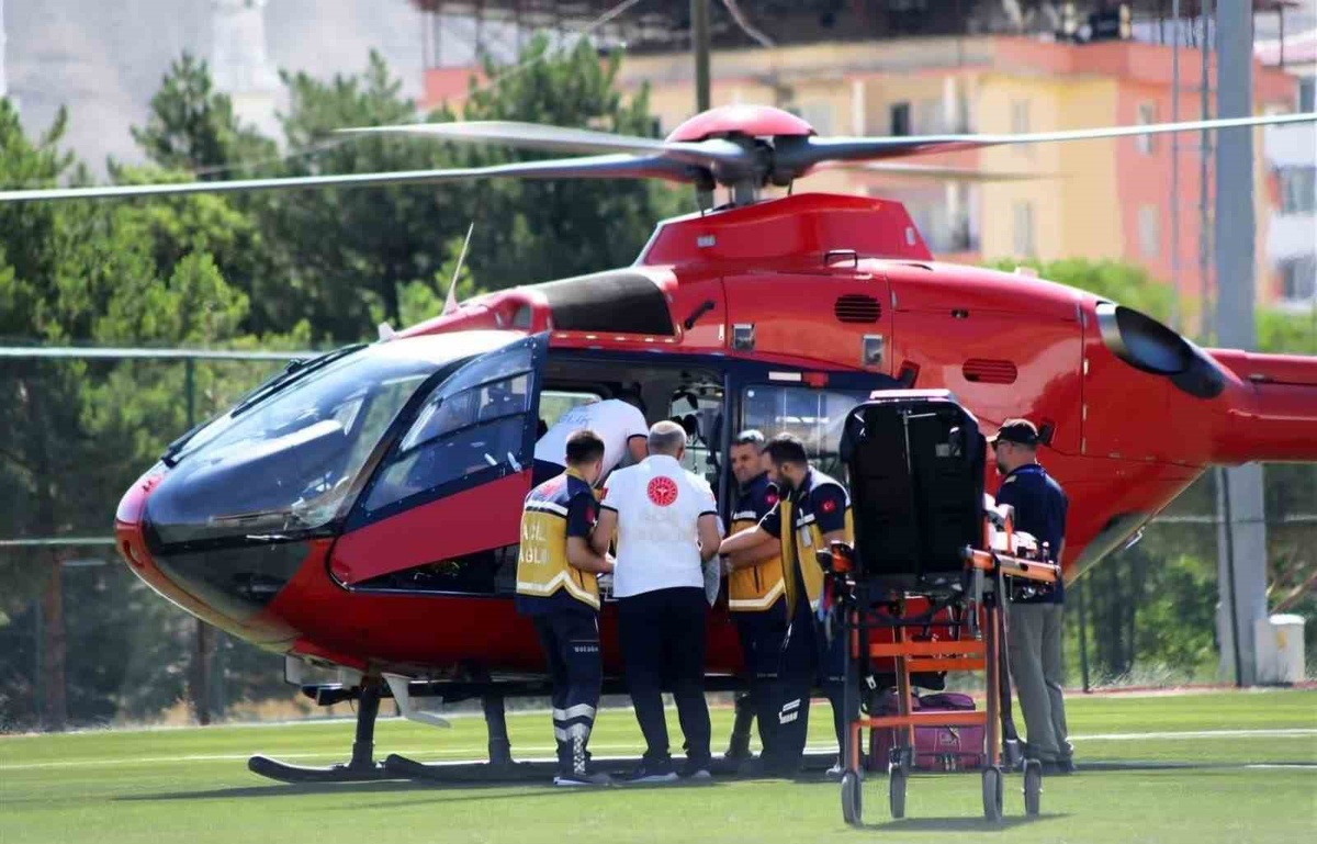 Yüksekten Düşen Genç Hava Ambulansıyla Malatya\'ya Sevk Edildi