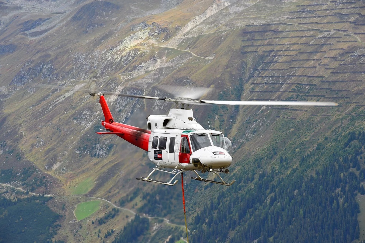 Üst düzey bürokratların da olduğu helikopter çakıldı! Kurtulan olmadı