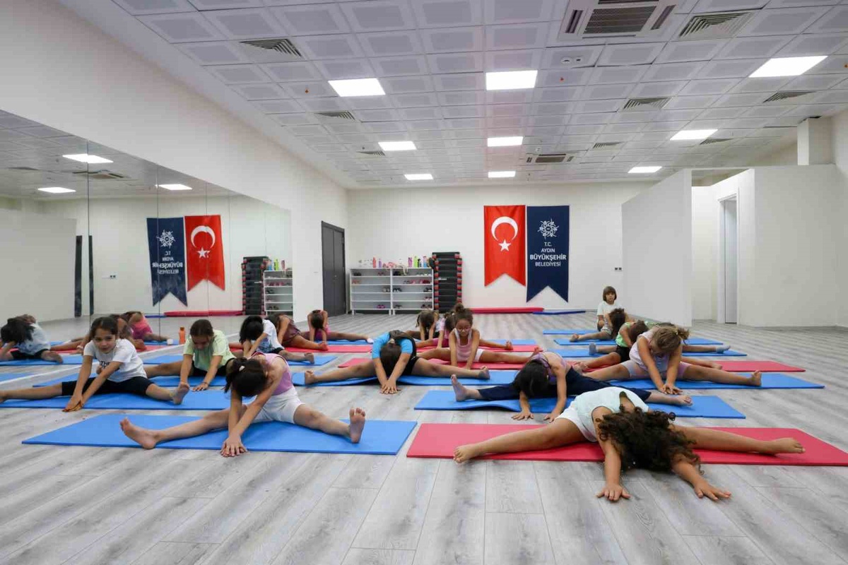 Aydın Büyükşehir’in yaz etkinliklerinde çocuklar jimnastikle gelişiyor