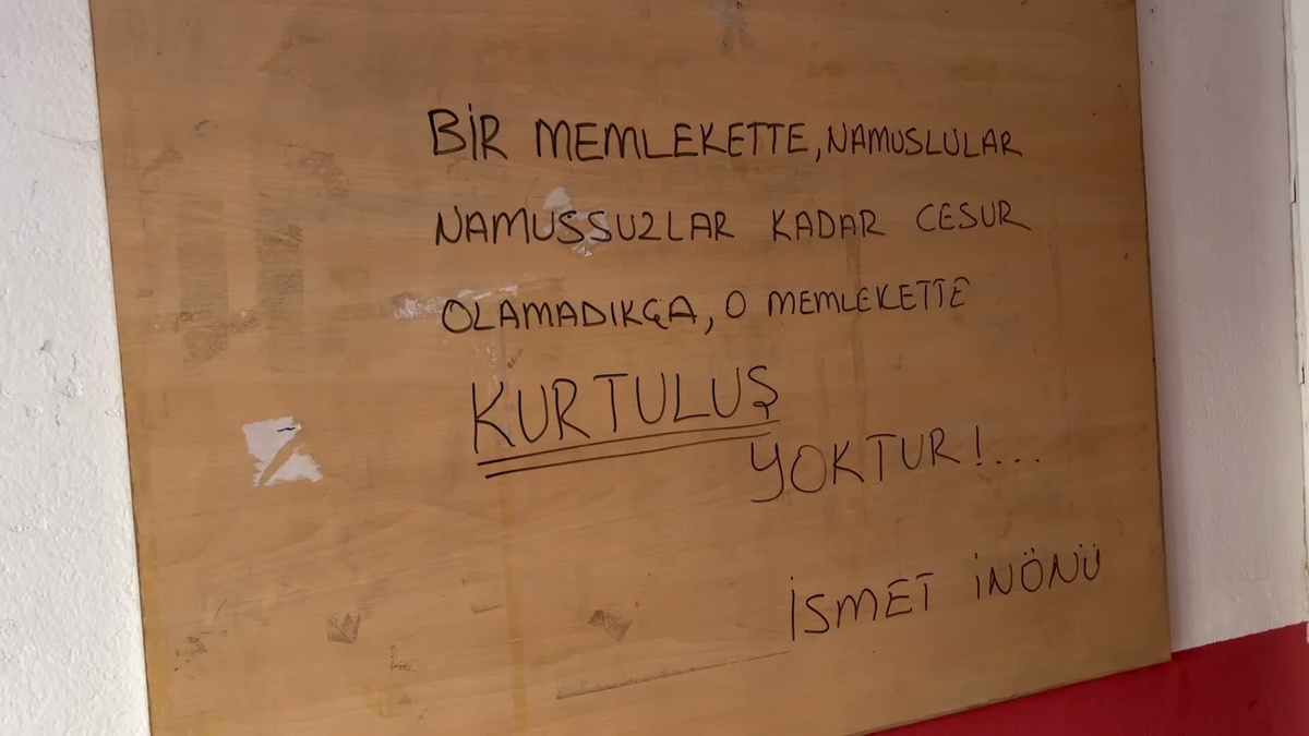 Burdur’da CHP il ve 11 ilçe örgütü ile 3 belediye başkanı YENİ Parti\'ye geçti