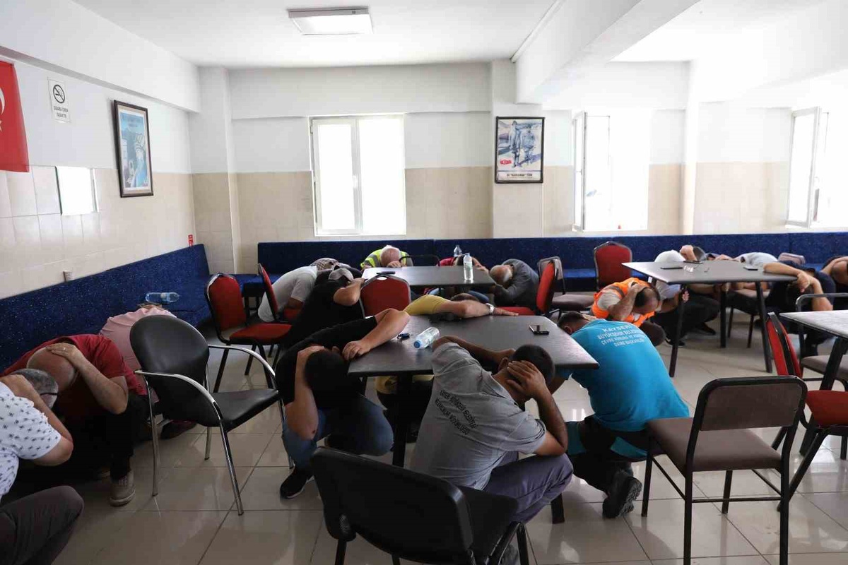 Büyükşehir’den ek hizmet binasında deprem ve yangın tatbikatı