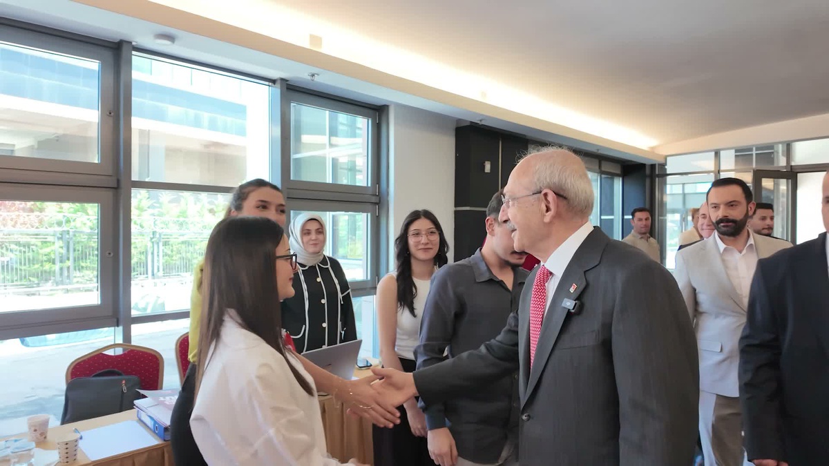 Kılıçdaroğlu Üniversitesi Tercih Merkezi\'ni Ziyaret Etti