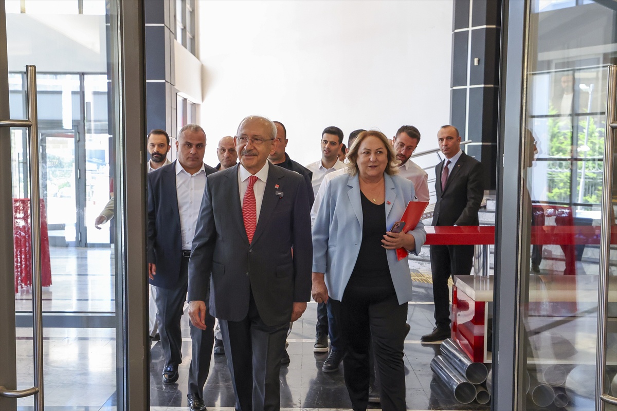 Kılıçdaroğlu, Üniversite Tercih Merkezi\'ni Ziyaret Etti