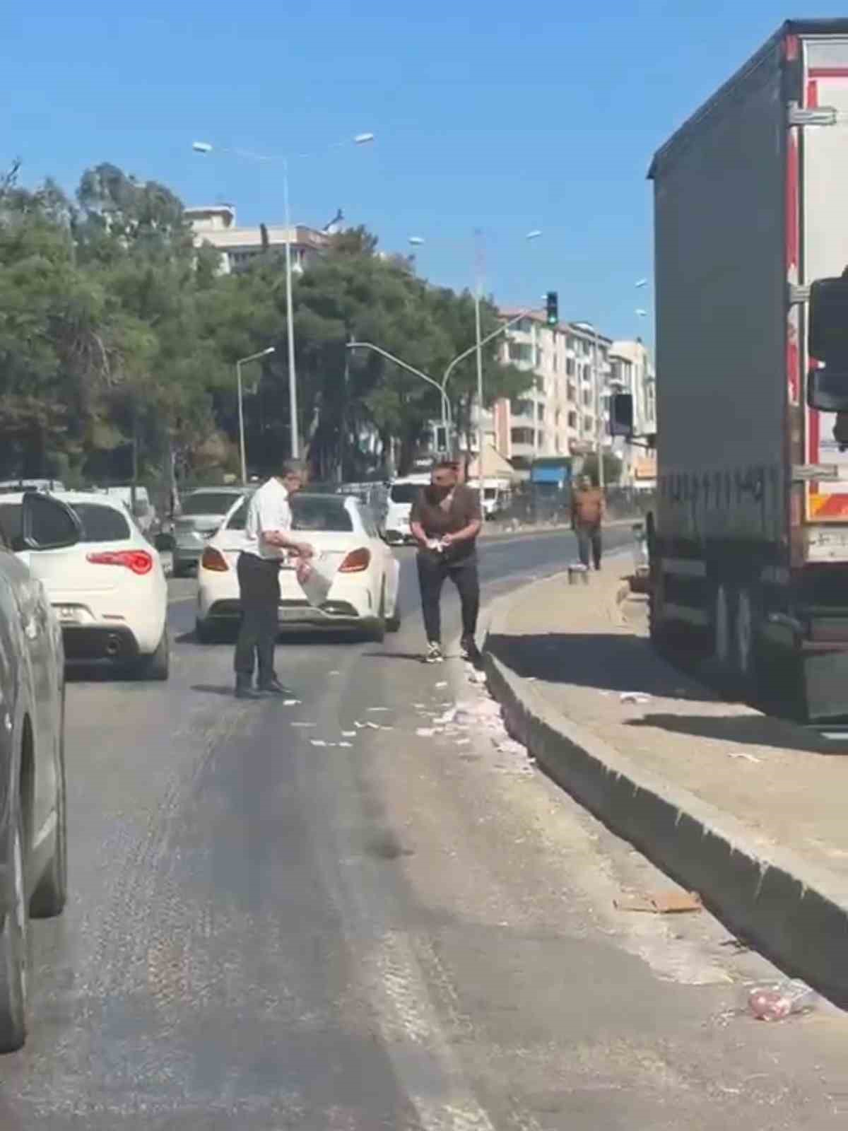 İzmir\'de Para Yağmuru Panik Yarattı