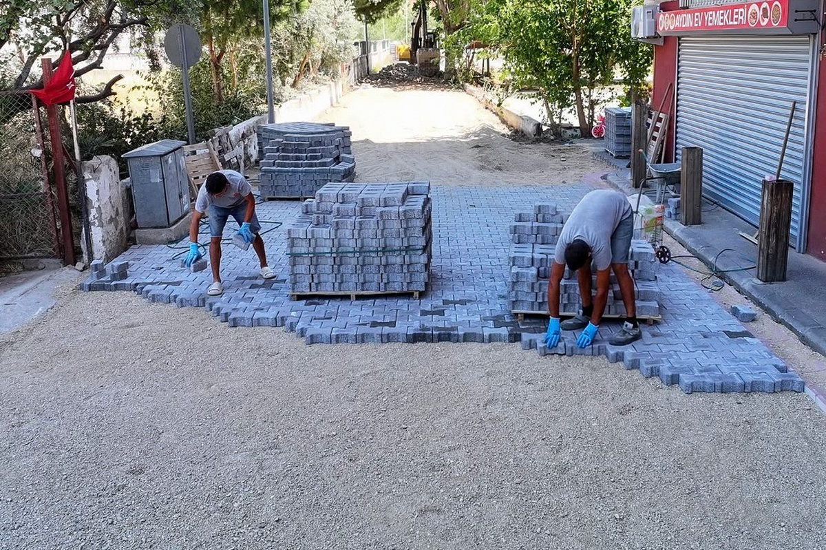 Efeler Belediyesi yol çalışmalarına devam ediyor