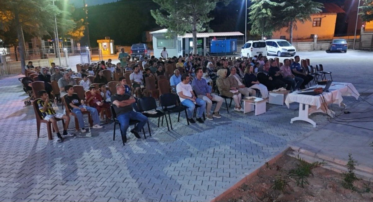 Ağın\'da Nostaljik Açık Hava Sineması