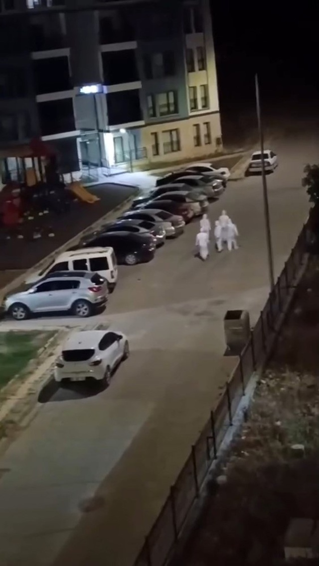 <a class='keyword-sd' href='/deprem/' title='Deprem'>Deprem</a> konutları çevresinde esrarengiz görüntü! <a class='keyword-sd' href='/polis/' title='Polis'>Polis</a> alarma geçti
