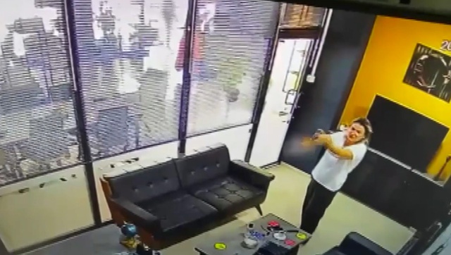 Önce emlakçıyı sonra kendini vurdu! Dehşet anları anbean kamerada
