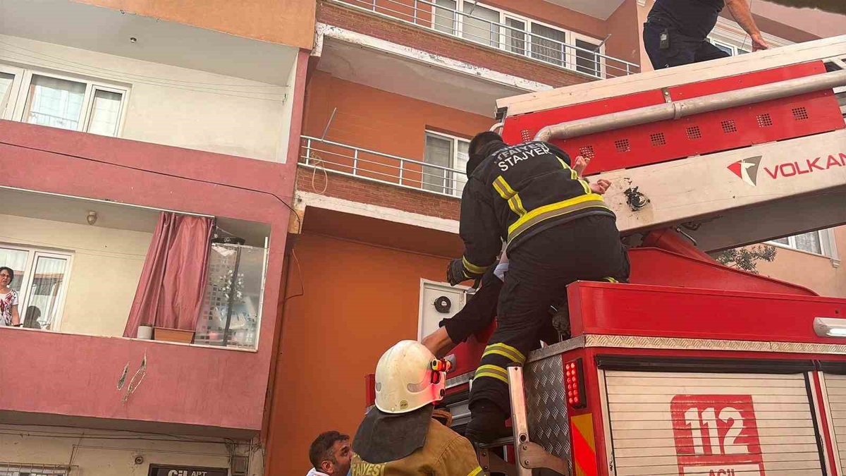 Yangında Engelli Çocuk Kurtarıldı