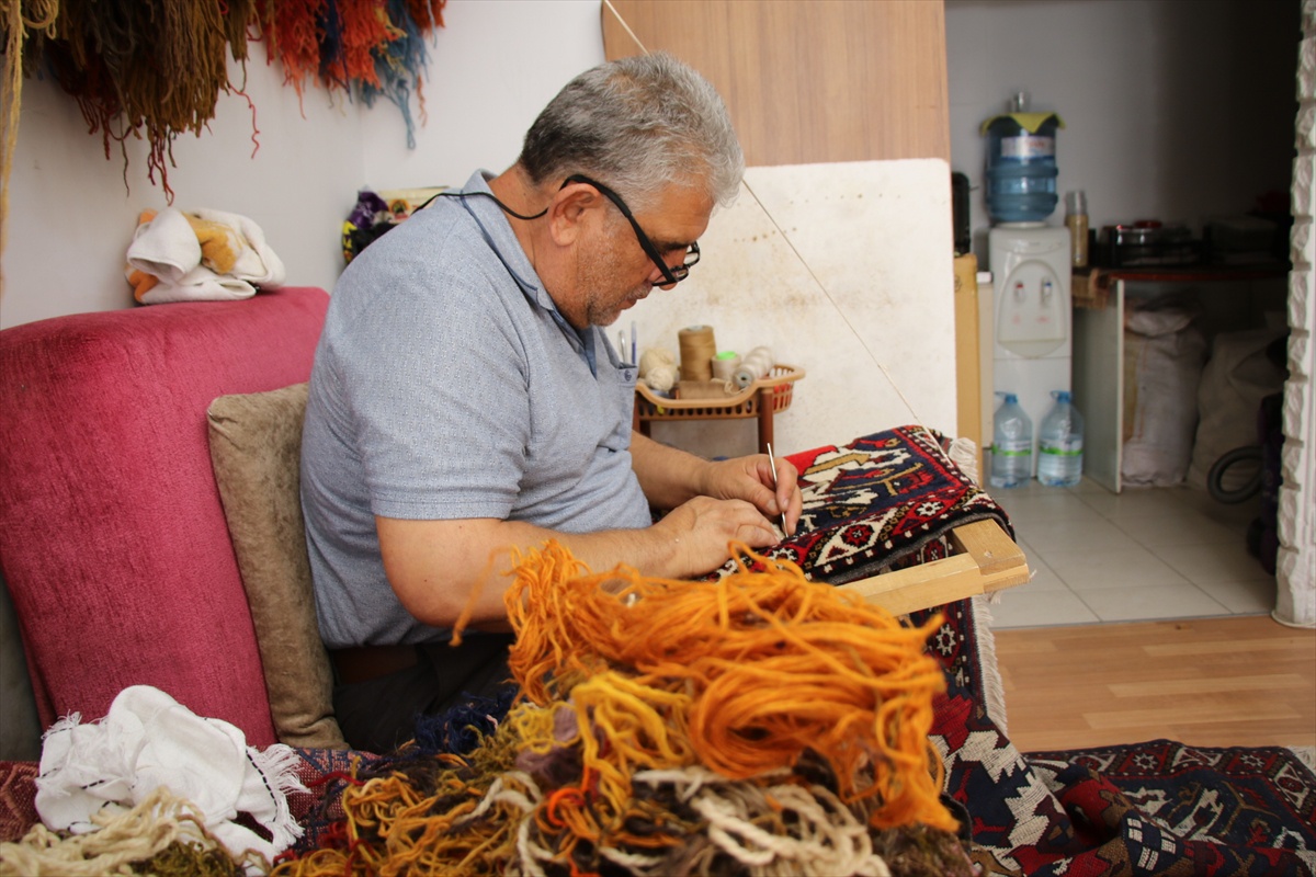 Tarihi Halıların Ustası: Suat Sarı