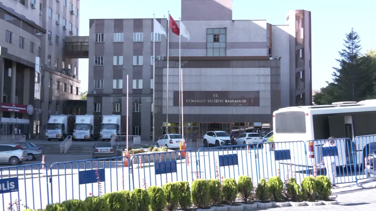 Etimesgut Belediyesi’nde 3 saat süren polis araması sona erdi