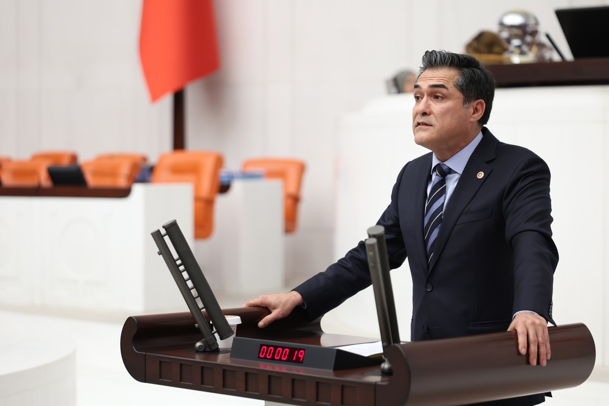 Etimesgut Belediyesi\'ne operasyon... İYİ Partili Kavuncu: "Kurgulanmış gözaltı görüntülerinin ısrarla servis edilmesinin gerekçesi nedir?"